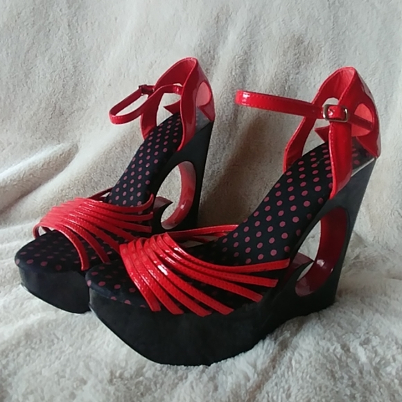 Ellie Shoes - Ellie scroll cut 6" platform heels